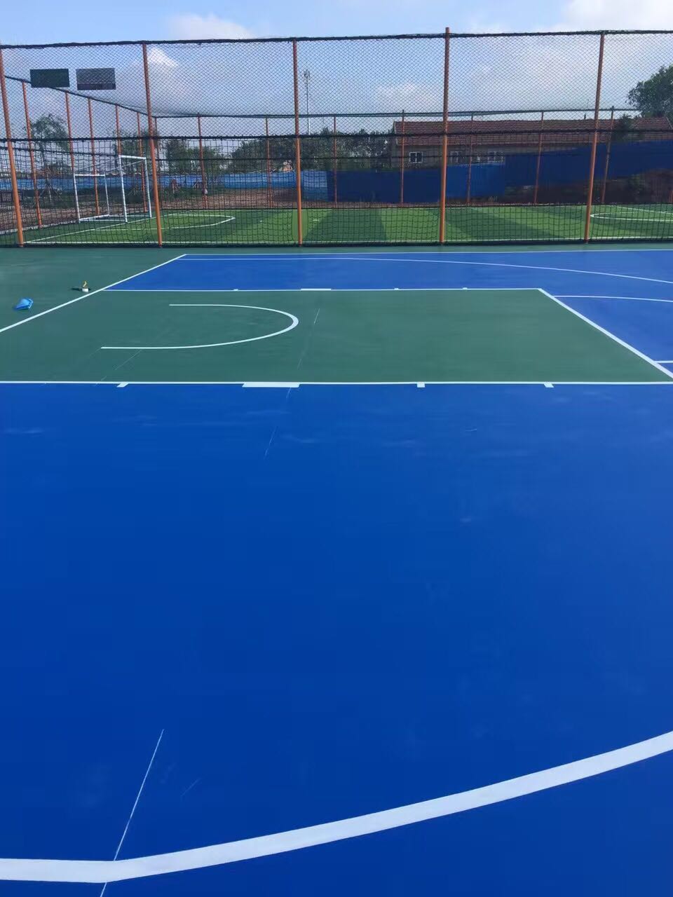 城阳区棘洪滩羊毛沟湿地公园篮球场完工